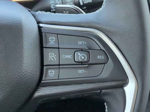 New 2025 Jeep Grand Cherokee Altitude image 25