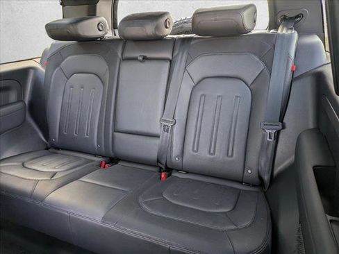 Used 2022 Land Rover Defender 90 X-Dynamic S image 18