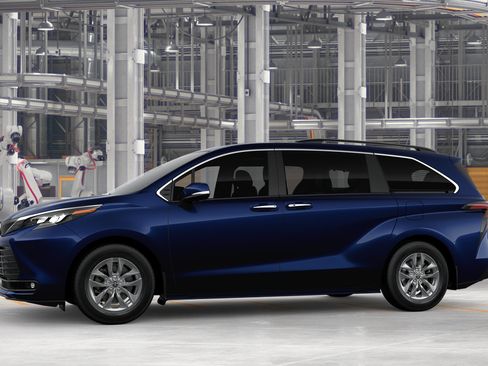 New 2026 Toyota Sienna XLE AWD/4WD image 5