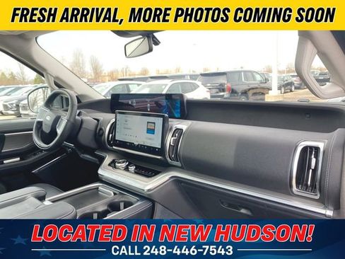 Used 2025 Ford Expedition Platinum image 30