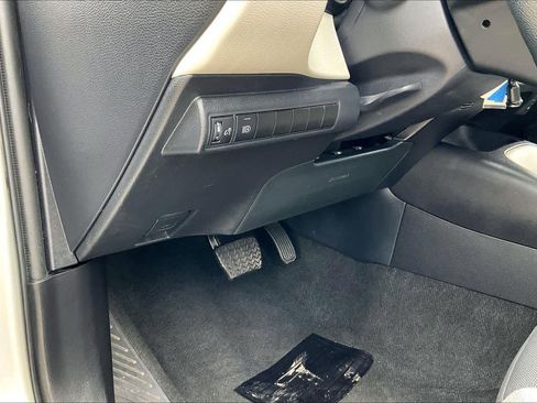 Used 2025 Toyota Corolla LE image 36