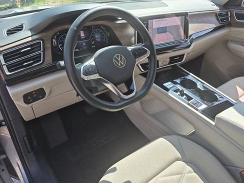 Used 2025 Volkswagen Atlas SE FWD image 15
