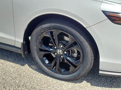Used 2025 Honda Accord SE image 7