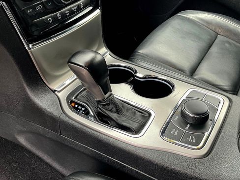 Used 2020 Jeep Grand Cherokee Limited image 14