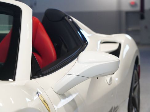 Used 2021 Ferrari F8 Tributo image 10