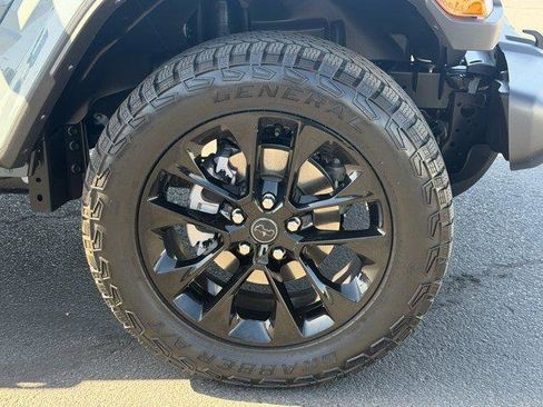 Used 2025 Jeep Gladiator Sport AWD/4WD image 10