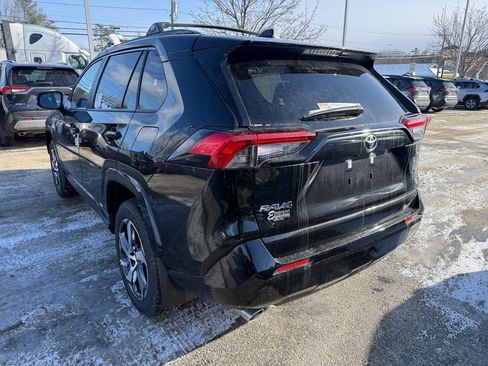 New 2025 Toyota RAV4 SE image 3