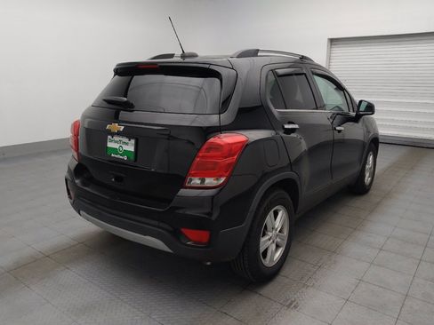 Used 2020 Chevrolet Trax LT w/ Sun & Sound Package FWD image 9