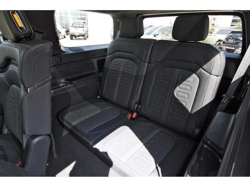 Used 2026 Rivian R1S Adventure Dual AWD/4WD image 13