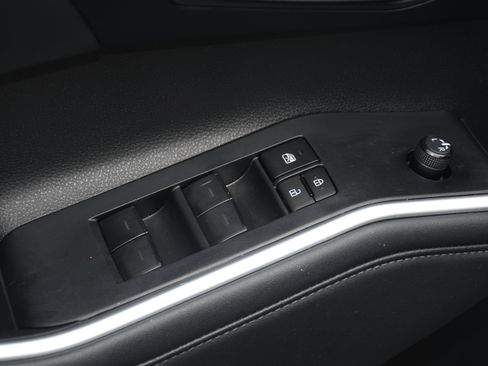 Certified 2024 Toyota Highlander LE image 11