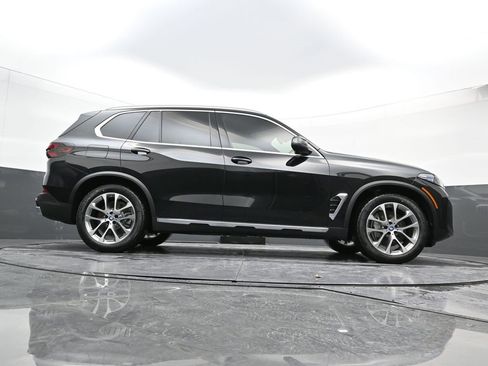 Used 2025 BMW X5 xDrive50e w/ Climate Comfort Package image 31