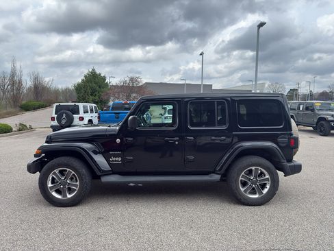 Used 2019 Jeep Wrangler Unlimited Sahara image 4
