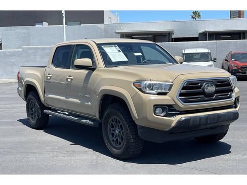 Used 2018 Toyota Tacoma SR5 RWD image 9