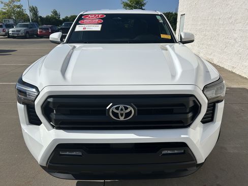 Certified 2025 Toyota Tacoma SR5 AWD/4WD image 2