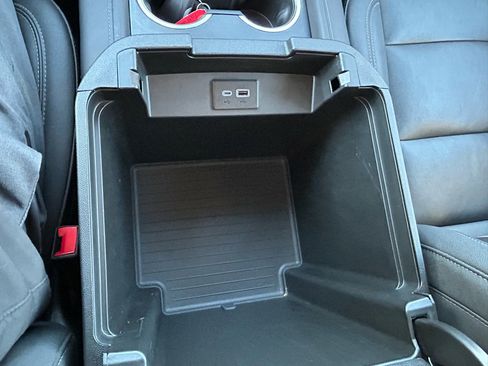 Used 2024 Chevrolet Suburban LT image 21