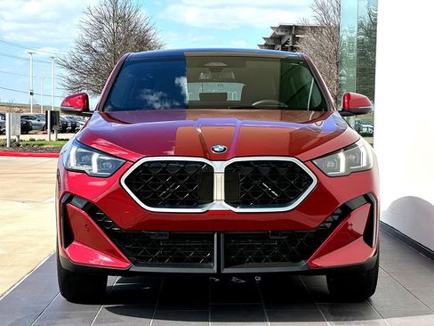 Certified 2025 BMW X2 xDrive28i image 5