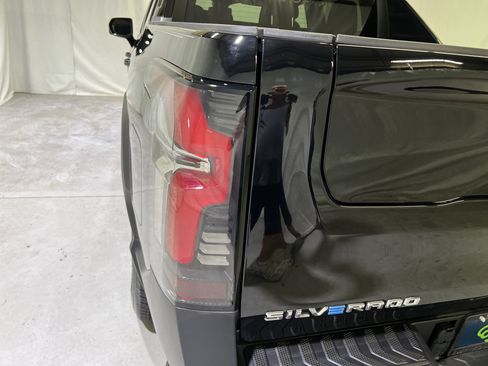 Certified 2025 Chevrolet Silverado EV LT AWD/4WD image 10