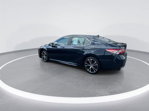 Used 2019 Toyota Camry SE image 6