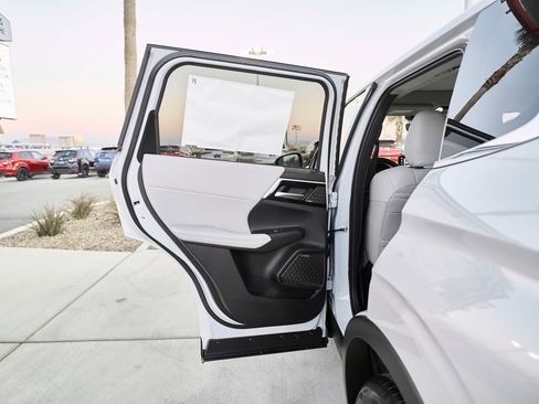 New 2026 Mitsubishi Outlander SE image 16