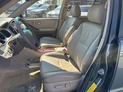 Used 2005 Toyota Highlander Limited w/ Leather Trim Pkg
