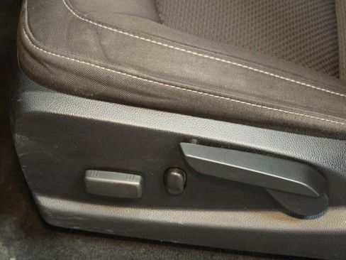 Used 2018 Chevrolet Colorado LT image 18