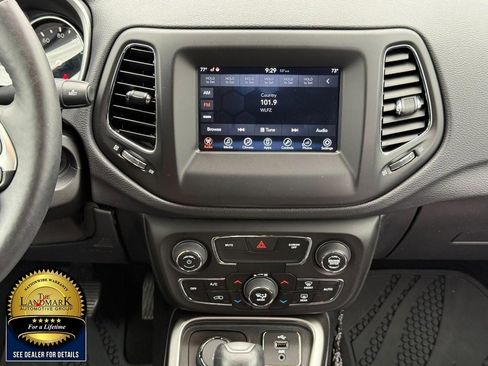 Used 2017 Jeep Compass Latitude w/ Popular Equipment Group AWD/4WD image 17