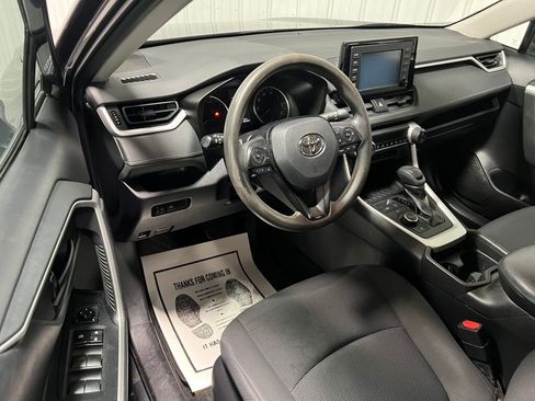 Used 2019 Toyota RAV4 LE image 2
