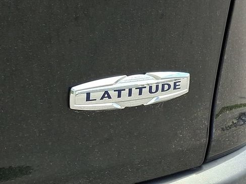 Used 2017 Jeep Cherokee Latitude AWD/4WD image 30