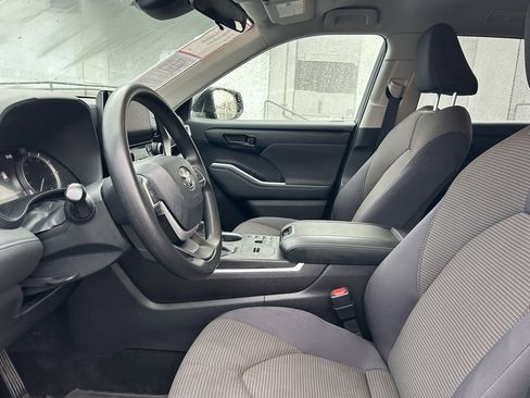 Certified 2023 Toyota Highlander L image 10