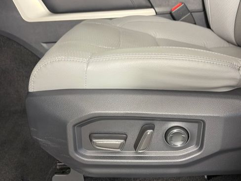 Used 2024 Toyota Tundra Limited AWD/4WD image 26
