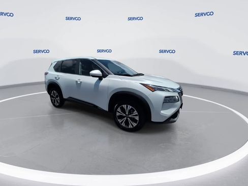 Used 2023 Nissan Rogue SV FWD image 2