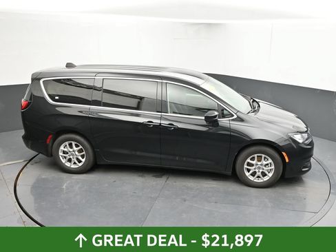 Used 2023 Chrysler Voyager LX FWD image 39