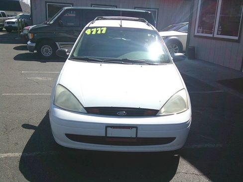 Used 2000 Ford Focus SE image 8