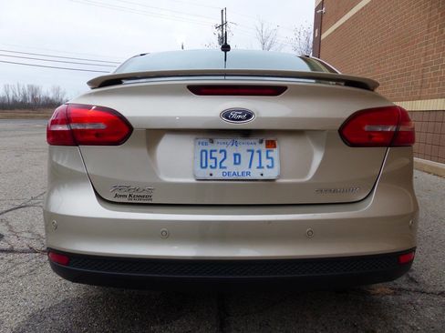 Used 2017 Ford Focus Titanium image 8