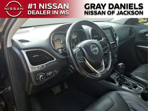 Used 2020 Jeep Cherokee Limited FWD image 11