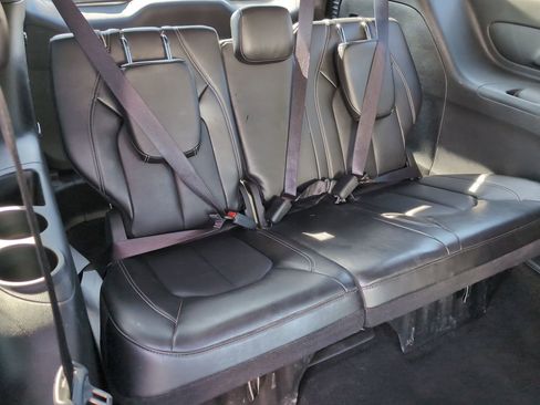 Used 2025 Chrysler Pacifica Select FWD image 17