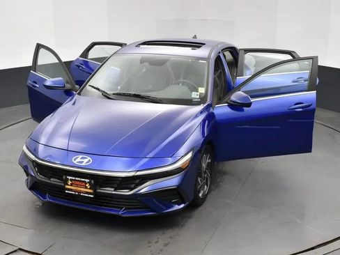 Used 2025 Hyundai Elantra SEL FWD image 10