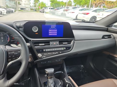 Used 2024 Lexus ES 350 w/ Premium Package FWD image 17