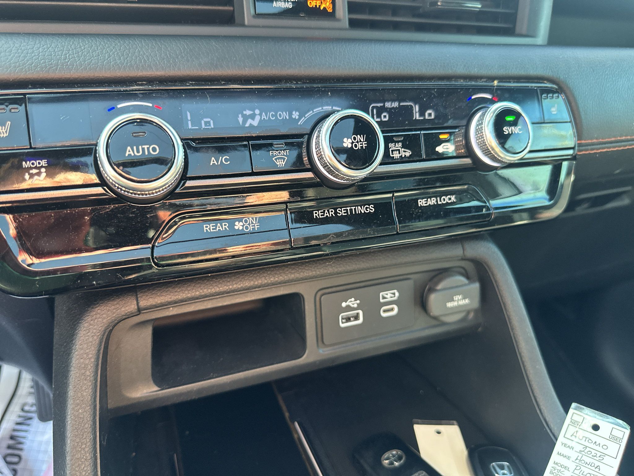 Used 2025 Honda Pilot TrailSport image 32