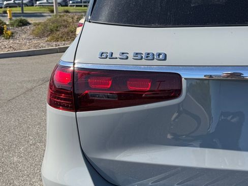 New 2026 Mercedes-Benz GLS 580 4MATIC image 10