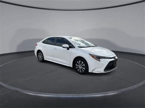 Used 2022 Toyota Corolla LE image 2