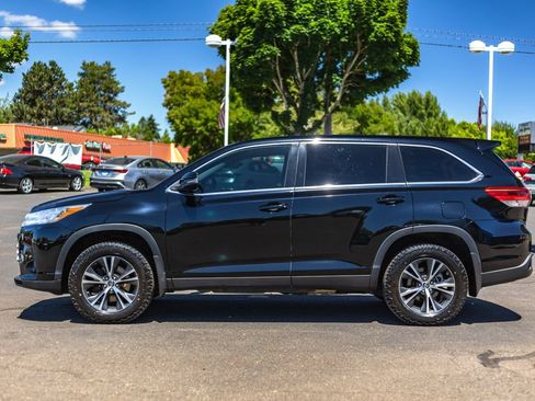 Used 2019 Toyota Highlander LE AWD/4WD image 10
