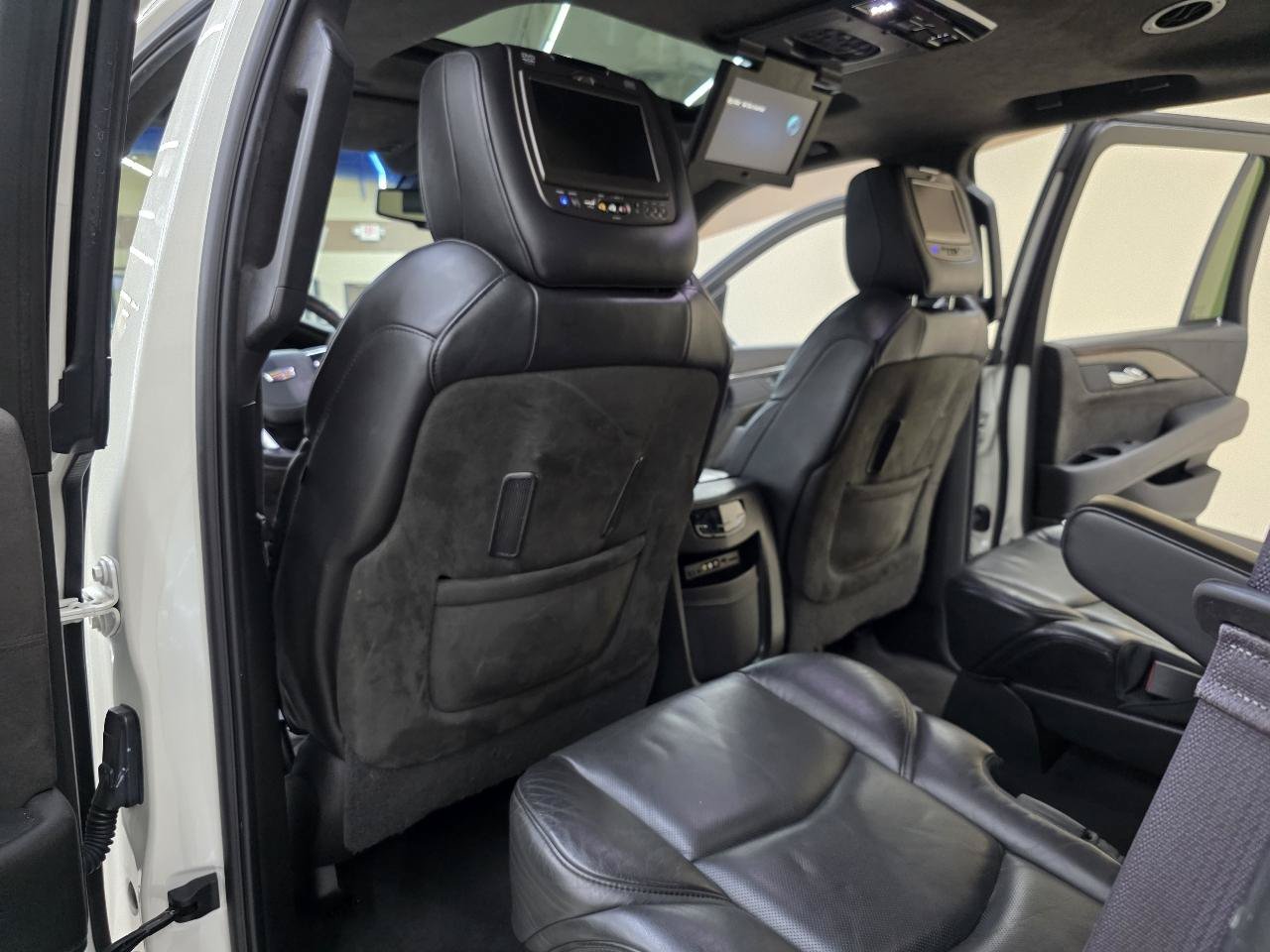 Used 2015 Cadillac Escalade Platinum AWD/4WD image 26
