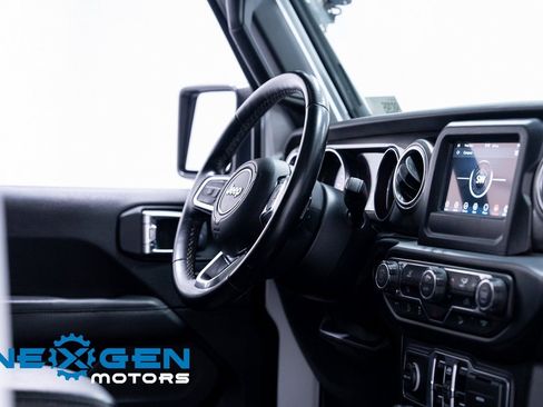 Used 2020 Jeep Wrangler Unlimited Sahara image 41