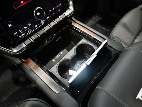 New 2026 GMC Yukon XL Denali w/ Denali Reserve Package image 22