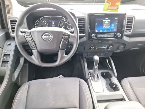 Used 2024 Nissan Frontier SV image 9