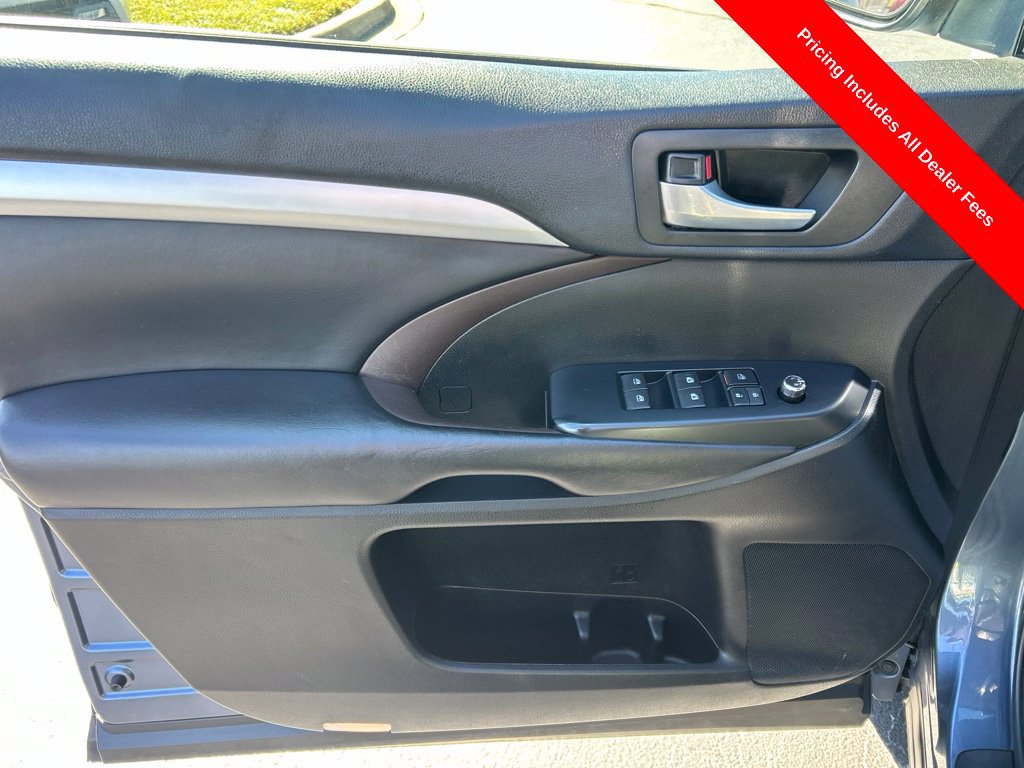 Used 2018 Toyota Highlander XLE AWD/4WD image 4