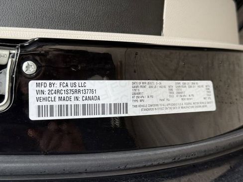 Used 2024 Chrysler Pacifica Limited FWD image 35