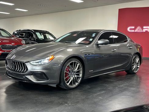 Used 2018 Maserati Ghibli S GranSport image 3
