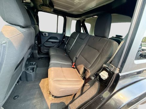 Used 2023 Jeep Wrangler Unlimited Sahara w/ Cold Weather Group AWD/4WD image 27